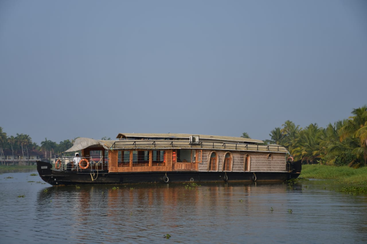 Kerala backwater boat tour video - Immaculate Boating experience in Kumarakom